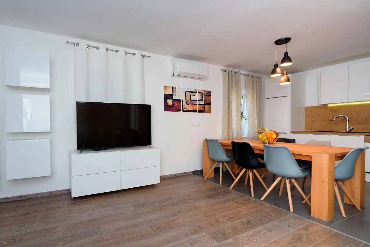 Apartments Magli Kastela 0*,  Croatia