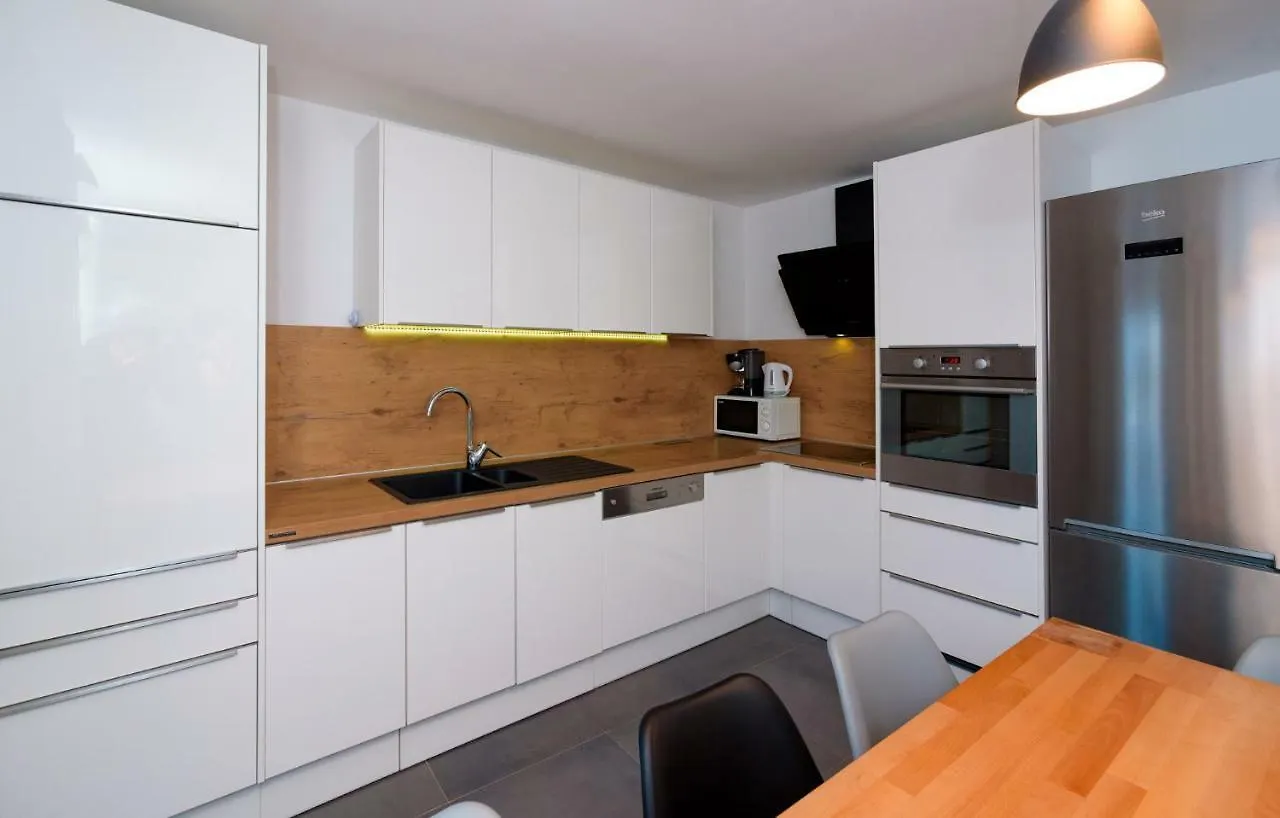 Apartments Magli Kastela 0*,