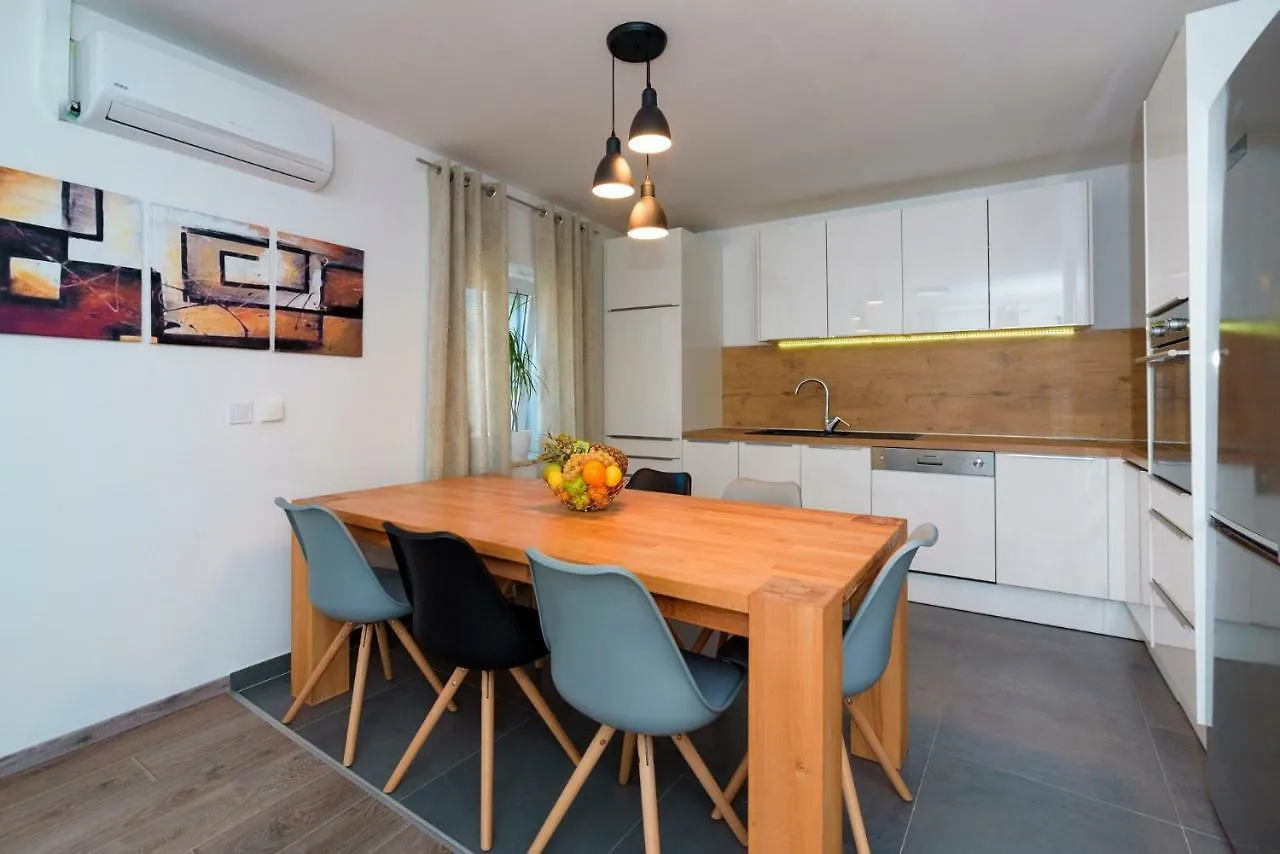 Apartments Magli Kastela Croatia